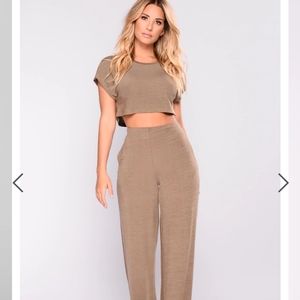 💚📺🍿BNWT "Netflix and Chill" set from FN!!🍿📺💚